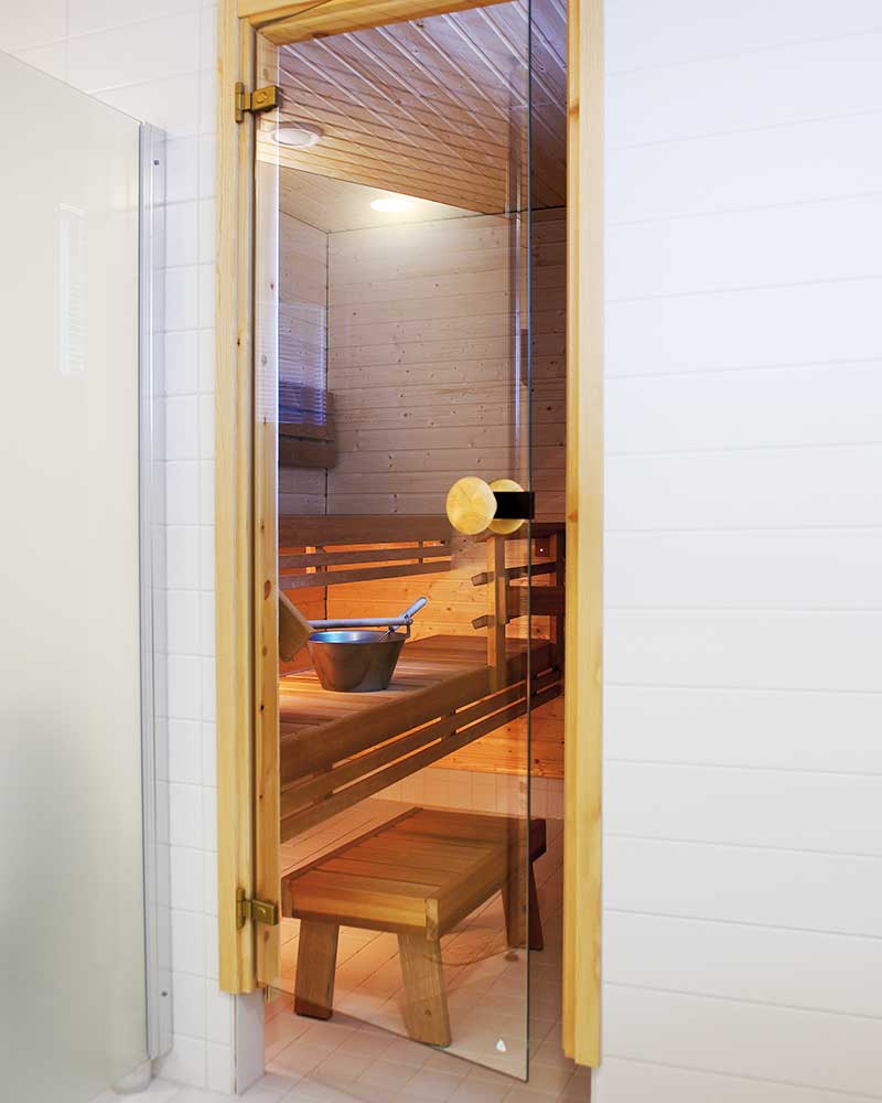 Swedoor-saunanovi-Sauna-87-kirkas-leppa-kylpyhuone-w800