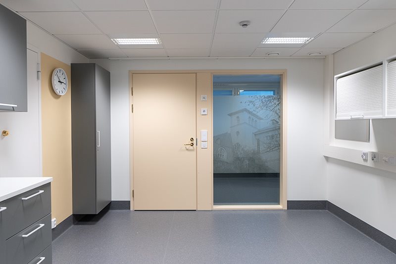 Swedoor-ovet-sairaala-Lahden-kaupunginsairaala-04-w800
